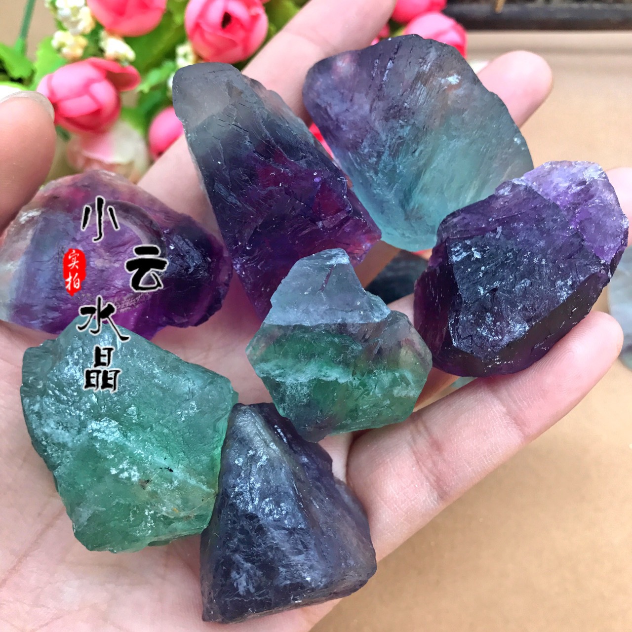 Natural crystal raw stone fluorite color fluorite powder yellow purple white crystal gravel pendant can be wholesale in large quantities