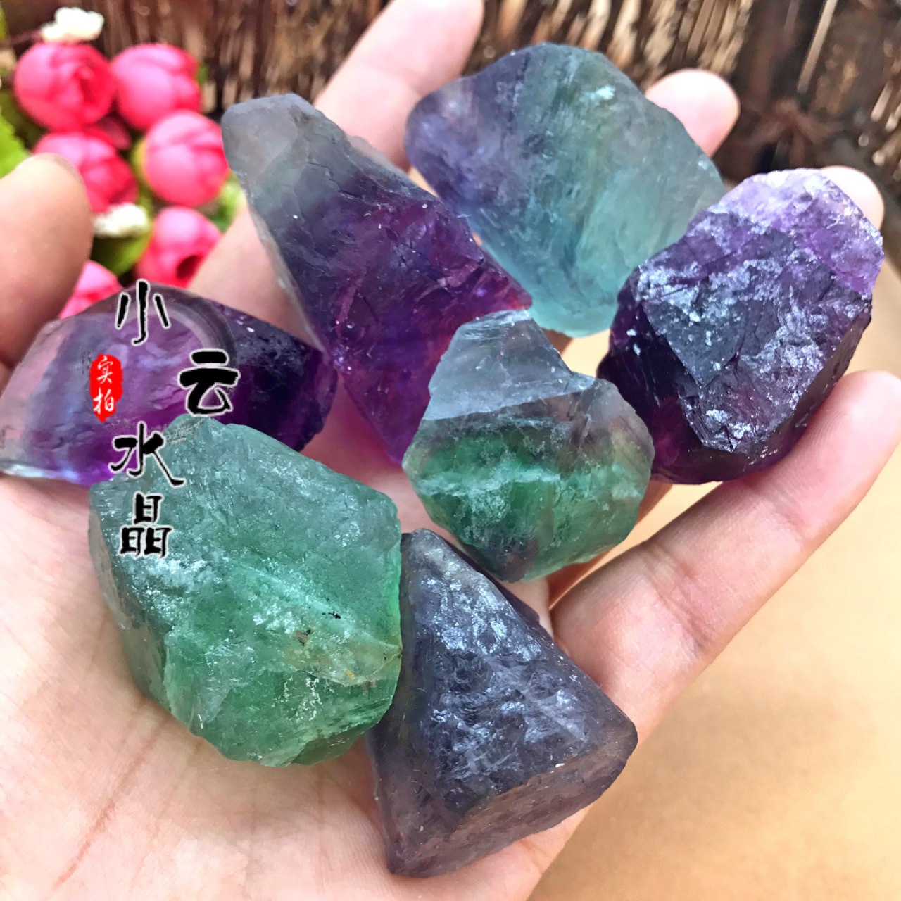 Natural crystal raw stone fluorite color fluorite powder yellow purple white crystal gravel pendant can be wholesale in large quantities