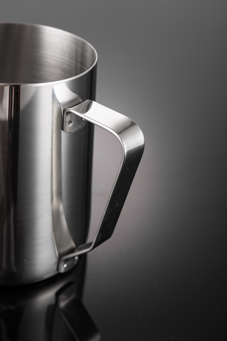 Thickened stainless steel with scale drawing jar milk bubble Cup Milk Cup Japanese style drawing Cup fancy coffee set