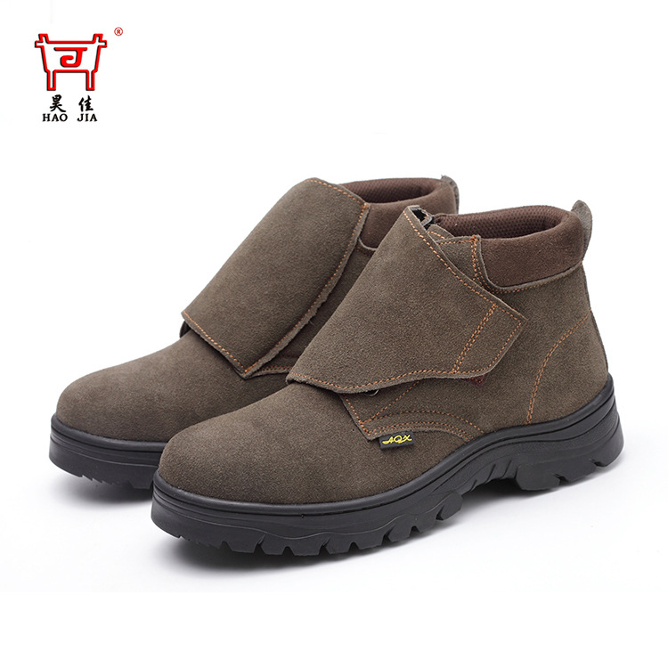 A pedal welding shoes anti-smashing anti-stab labor protection shoes fire splash hot safety shoes cowhide work shoes manufacturers wholesale