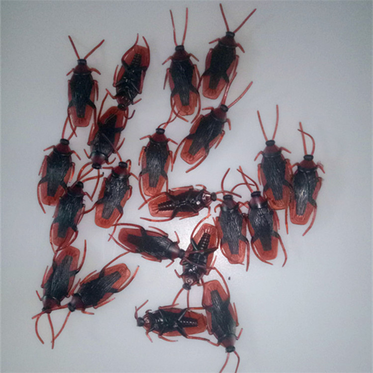 Halloween simulation cockroach April Fool's Day fake cockroach realistic cockroach whole person Xiaoqiang trick toy