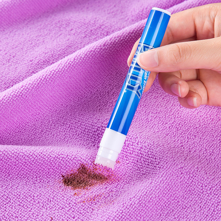 Creative portable clothes decontamination pen emergency clothes multi-functional dry cleaning decontamination pen decontamination stick dry cleaning agent
