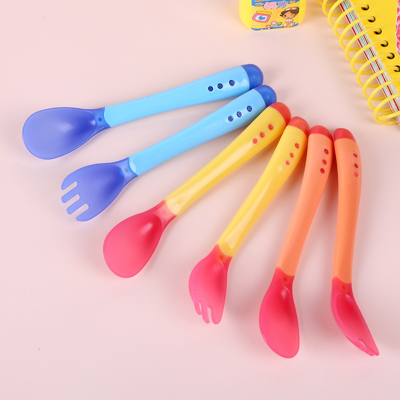 Factory direct supply baby shop baby tableware soft head safety temperature spoon feeding medicine baby temperature soup spoon spoon wholesale
