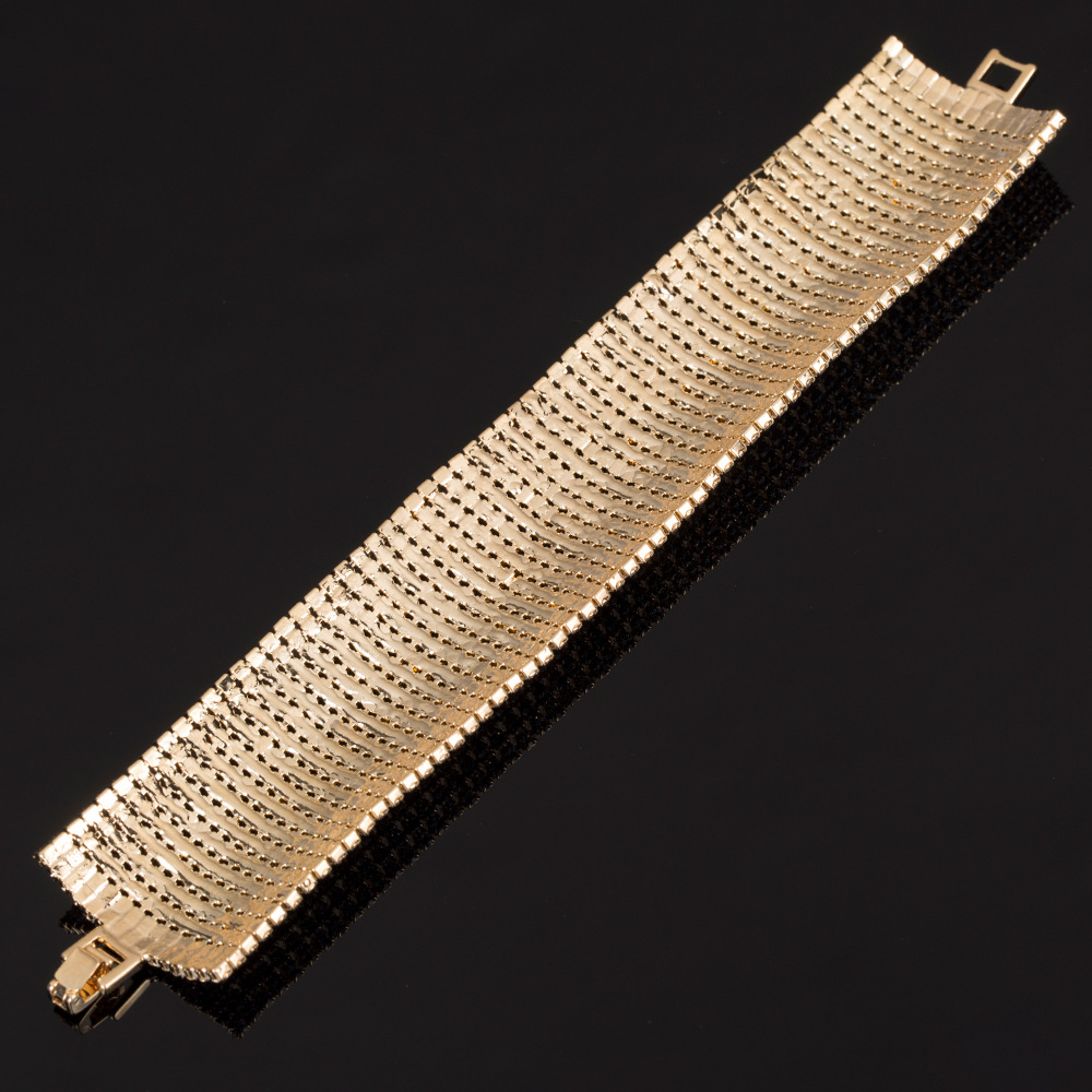 Foreign trade jewelry wholesale fashion personality European and American exaggerated bracelet temperament female popular jewelry bracelet B122