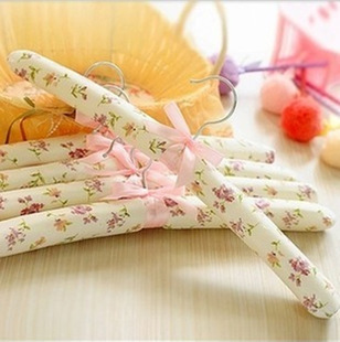 Sponge Cloth Hanger Pastoral Wooden Core Cloth Hanger Floral Fabric Hanger Soft Clothes Hanging Small Floral Clothes Support