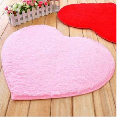 Cross-border Heart-shaped Silk-wool Carpet Bedroom Love Floor Mat Bedside Hair-free Cute Heart-shaped Household