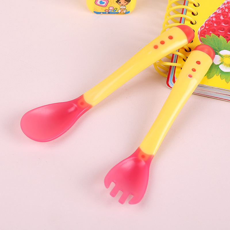 Factory direct supply baby shop baby tableware soft head safety temperature spoon feeding medicine baby temperature soup spoon spoon wholesale