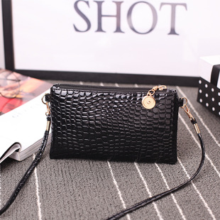 A generation of women's bag small bag 2023 new shoulder diagonal women's crocodile pattern messenger bag Guangzhou supply