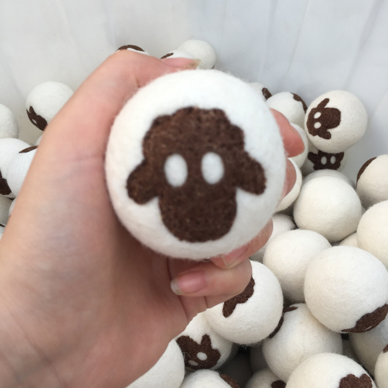 Supply Embroidered sheep head pattern wool laundry ball dryer with felt ball moisture absorption fluffy clothes