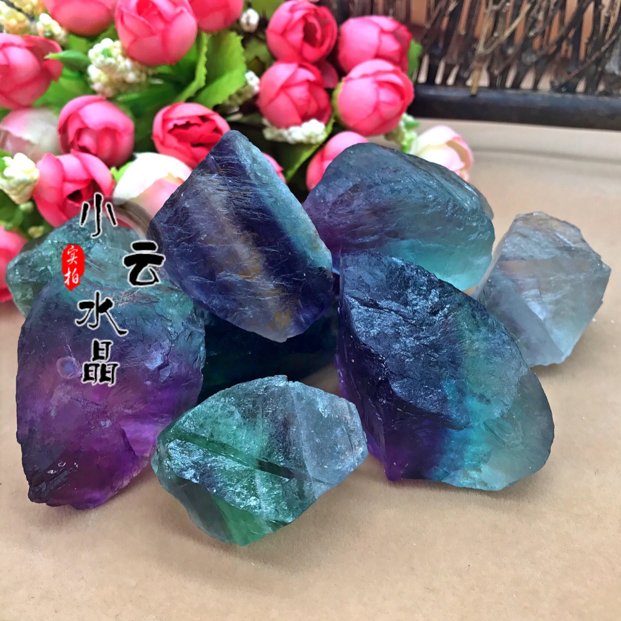Natural crystal raw stone fluorite color fluorite powder yellow purple white crystal gravel pendant can be wholesale in large quantities