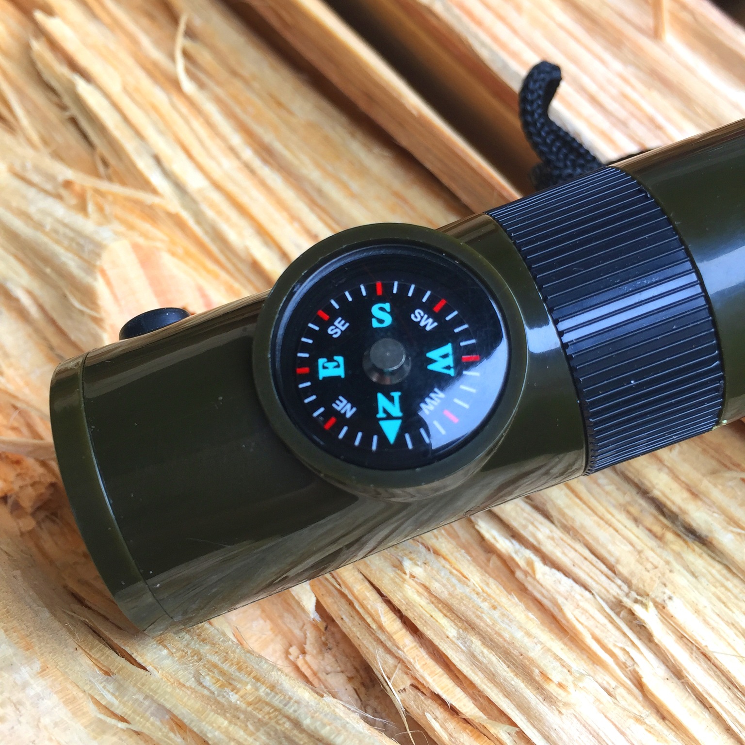 Outdoor 7-in-1 multifunctional whistle survival whistle life-saving whistle with LED light thermometer Compass 7-in-1