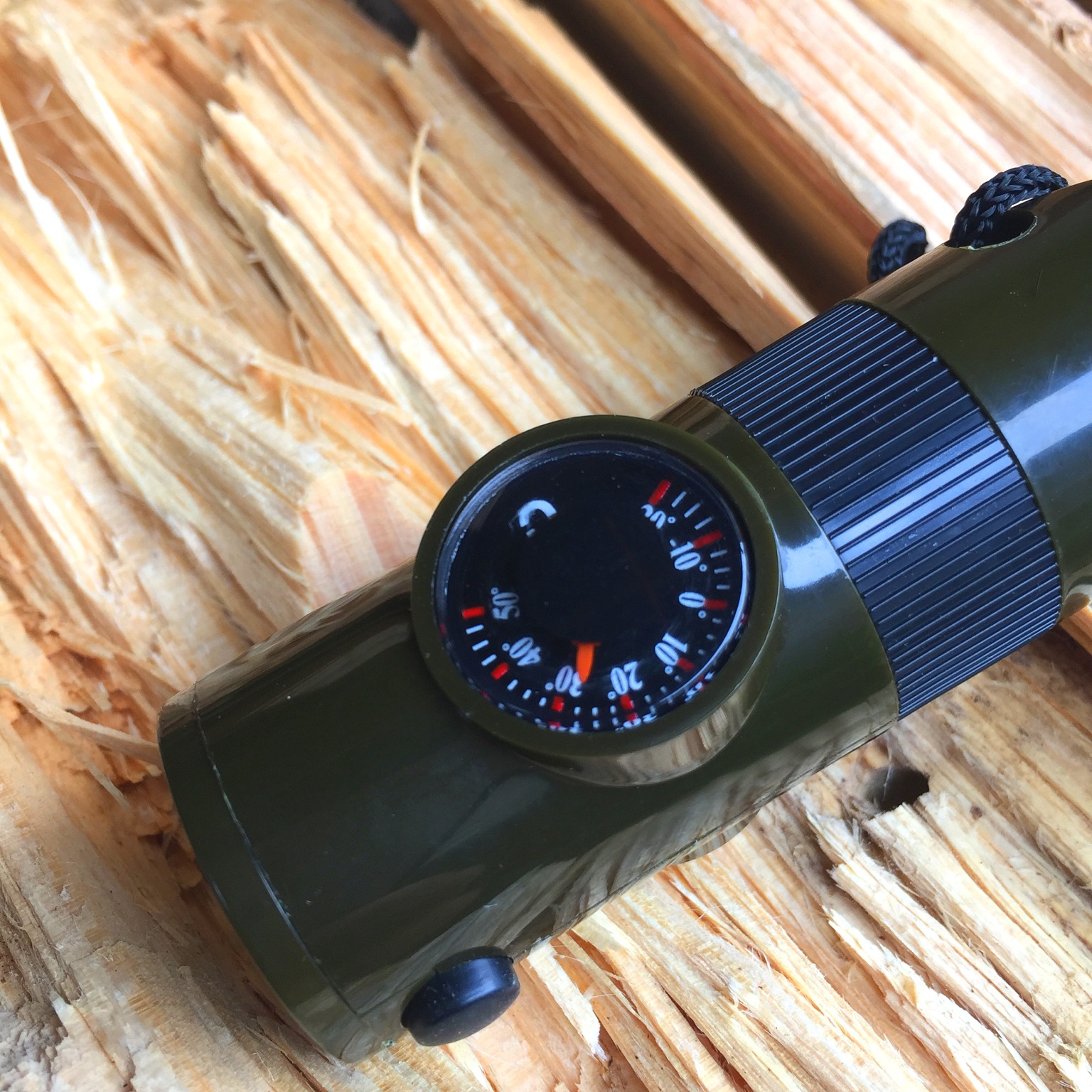 Outdoor 7-in-1 multifunctional whistle survival whistle life-saving whistle with LED light thermometer Compass 7-in-1