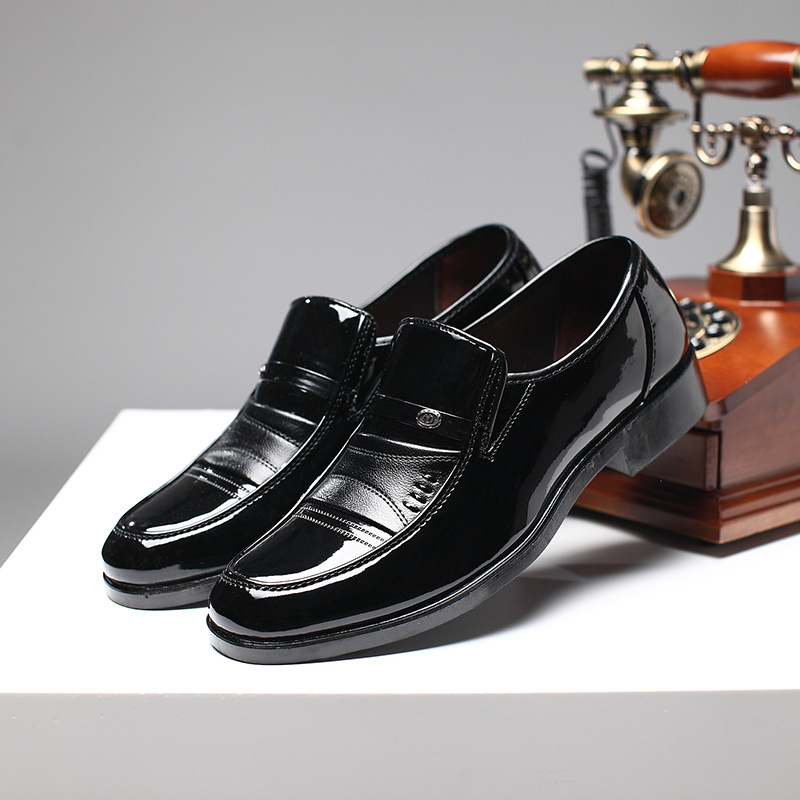 2023 new men's shoes wholesale men's casual shoes low-top set of feet fashion Youth One-Step formal leather shoes men
