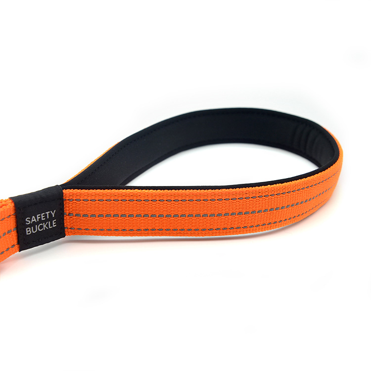 Cross-border dog car seat belt Car Pet traction rope buffer retractable reflective traction belt