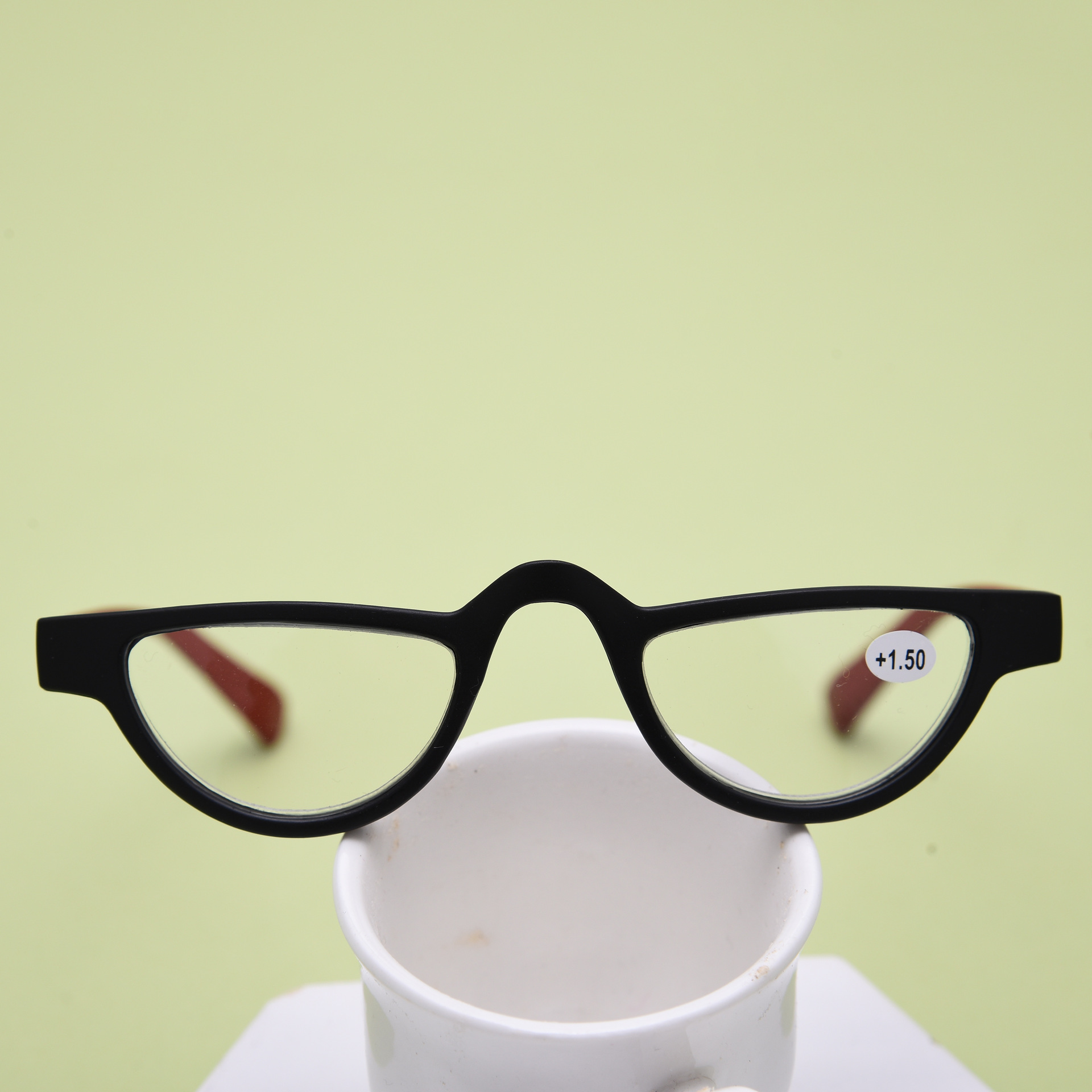 European and American cat eye slender men and women presbyopia plastic slingshot glasses retro glasses high-definition resin lenses wholesale