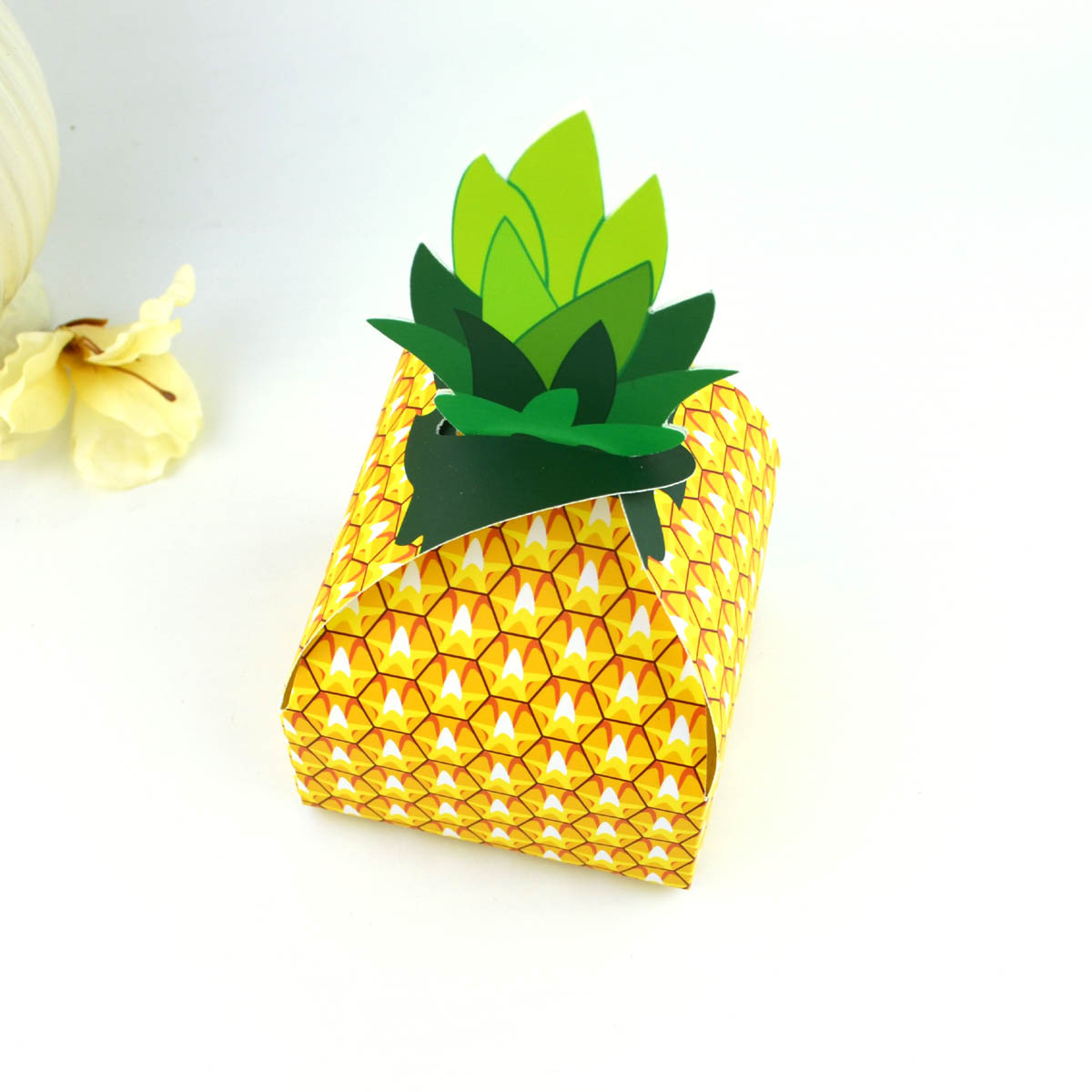 European-style candy box creative pineapple candy box Hawaiian festival gift box birthday celebration party Candy Box Wholesale