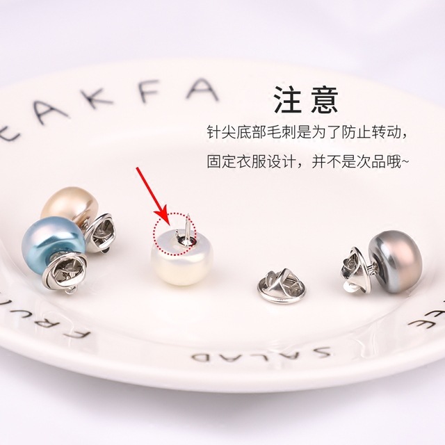 2018 New South Korea anti-exposure small brooch corsage open shirt neckline sweater pin buckle clothing accessories for women