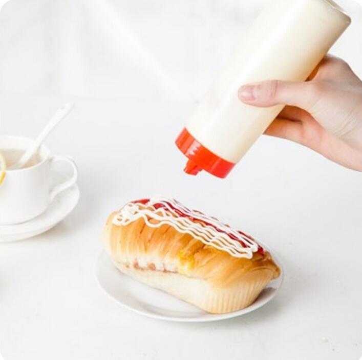 Four-hole squeeze sauce seasoning bottle with lid squeeze sauce bottle salad bottle salad sauce squeeze bottle salad bottle sauce bottle