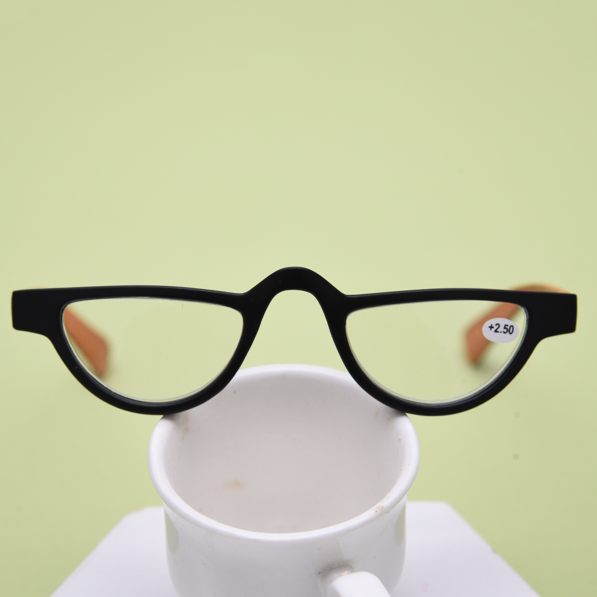 European and American cat eye slender men and women presbyopia plastic slingshot glasses retro glasses high-definition resin lenses wholesale
