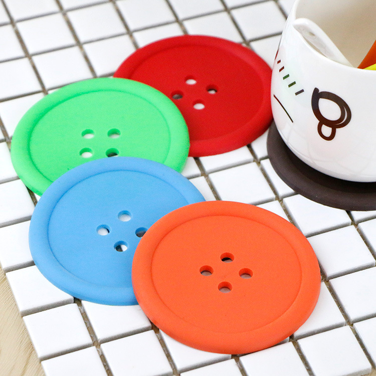 Factory wholesale cup mat cute button silicone coaster heat insulation pad creative round soft rubber non-slip coaster tableware