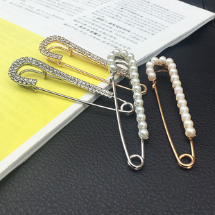 European and American Jewelry Vintage Pearl Rhinestone Large Pin Corsage Brooch New High-end Silk Towel Buckle Clothing Accessories for Women