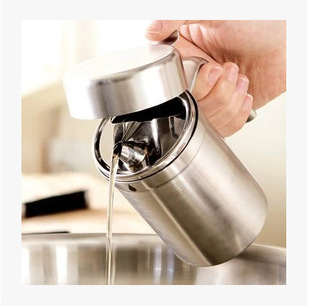 304 Stainless Steel Oil Pot Kitchen Supplies Sesame Oil Bottled Oil Tank Household Oil Drum Dust-proof Leak-proof Oil Bottle