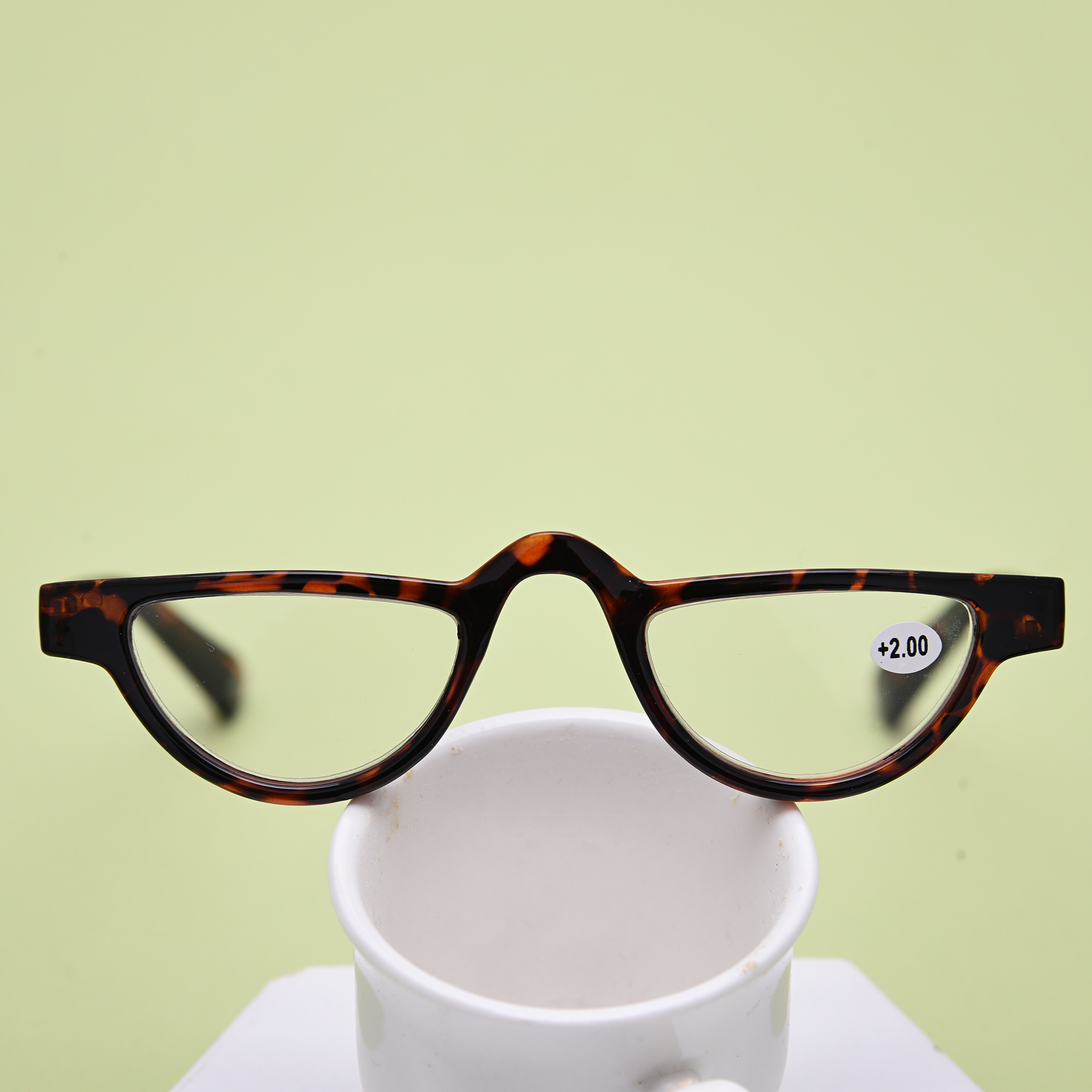 European and American cat eye slender men and women presbyopia plastic slingshot glasses retro glasses high-definition resin lenses wholesale