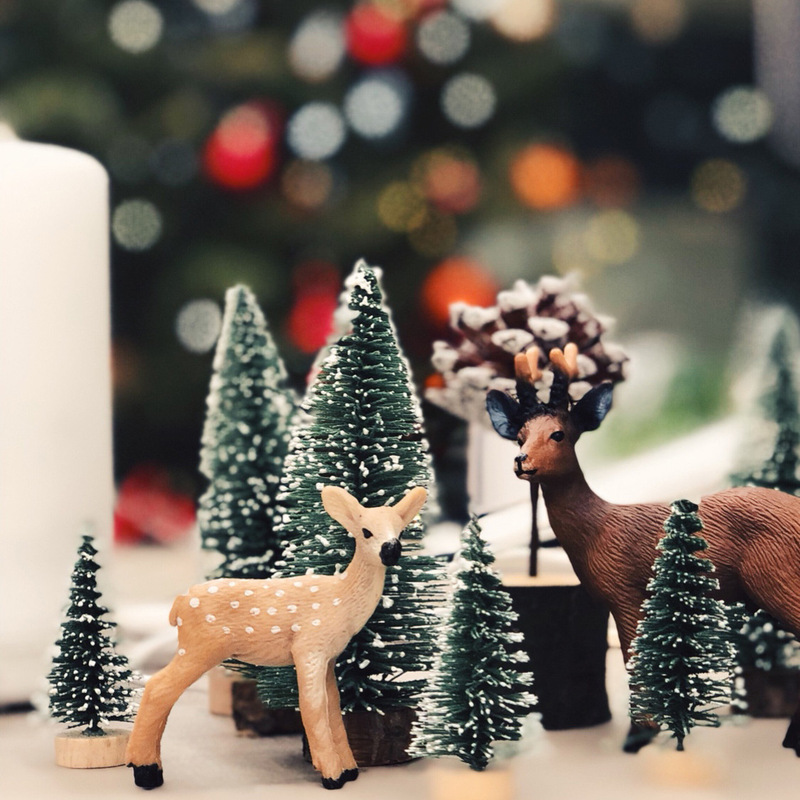 クリスマスのミニクリスマスツリーに白い雪松植毛デスクトップのショーウインドーがついているクリスマス装飾品3-30|undefined
