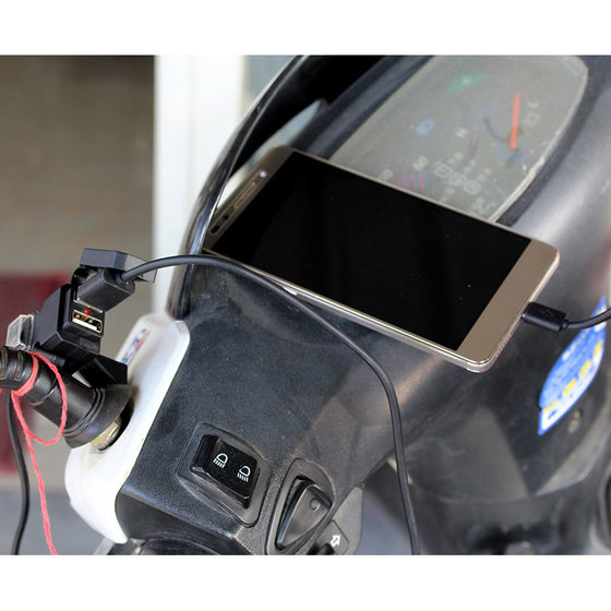 Electric car Dual usb mobile phone charger to 5V2a car charging waterproof modified motorcycle fast charger