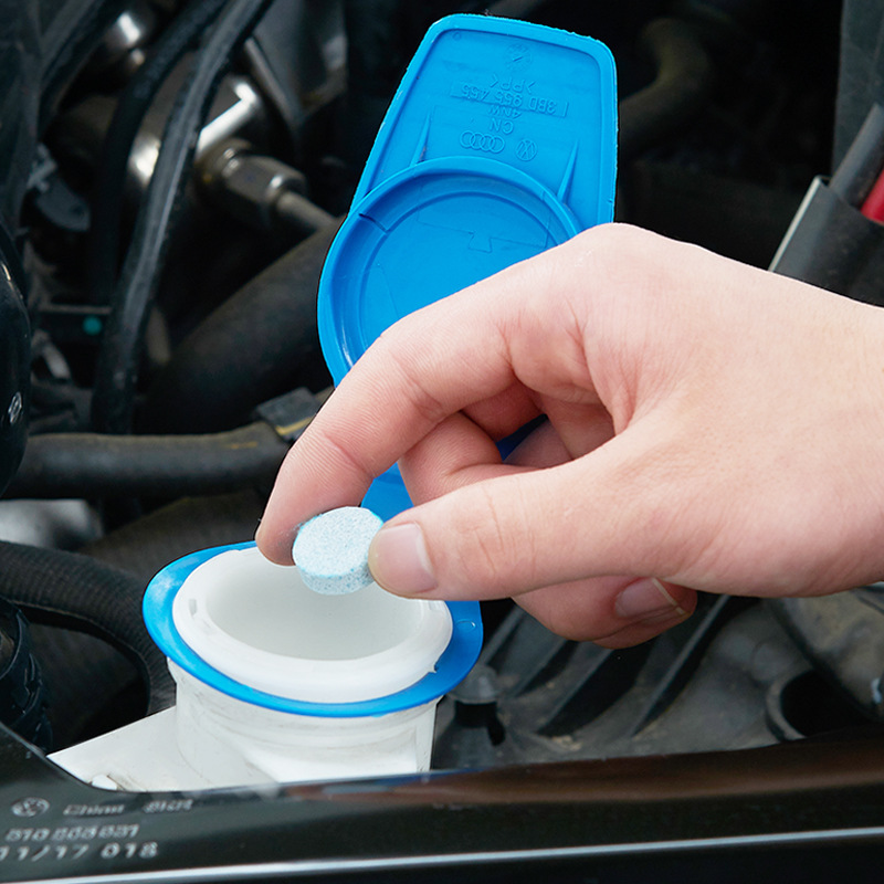 Solid wiper essence car glass water car concentrated wiper essence car interior agent cleaning agent cleaning effervescent tablet White