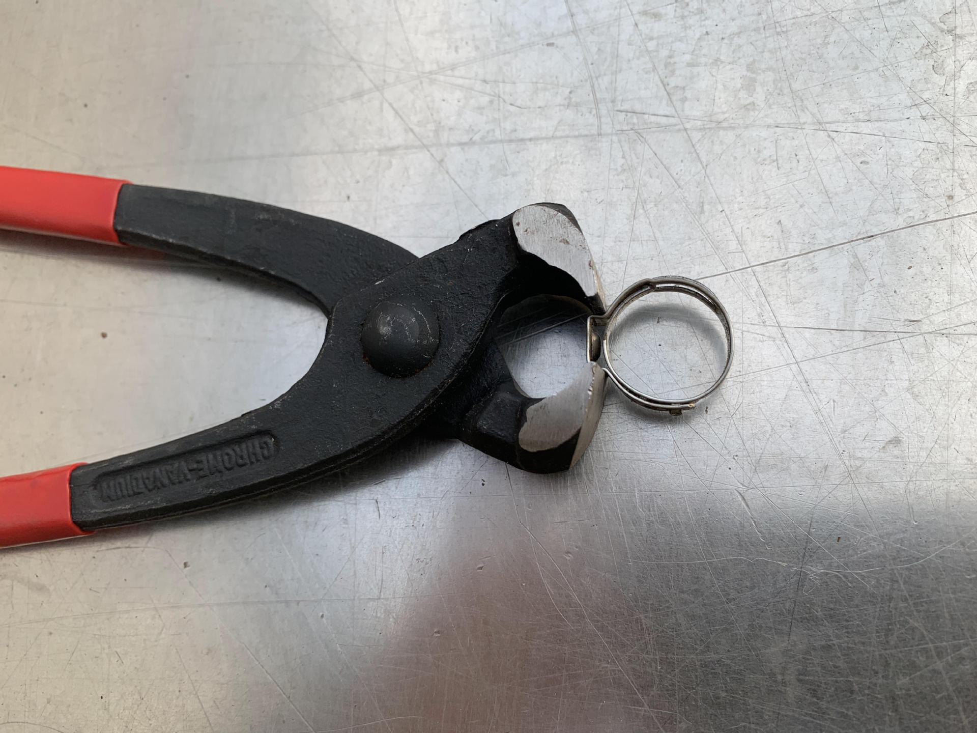 Factory wholesale single-ear clamp pliers single-ear clamp installation tool ball cage clamp pliers direct supply