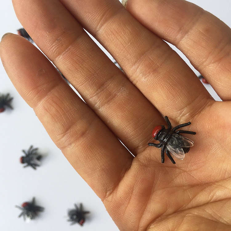 Amazon AliExpress Halloween Fool's Day plastic PVC simulation fake flies model accessories small toys in stock