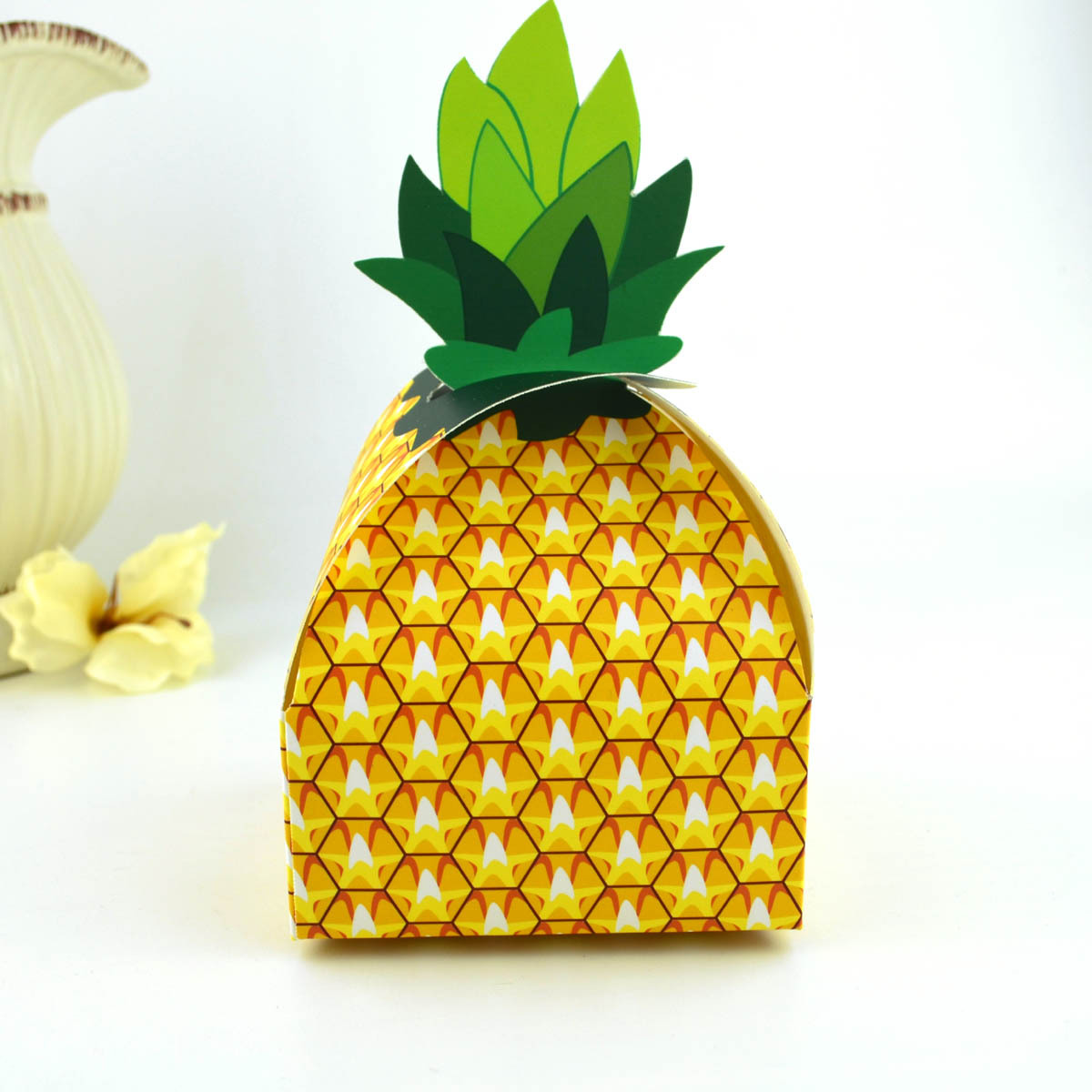 European-style candy box creative pineapple candy box Hawaiian festival gift box birthday celebration party Candy Box Wholesale
