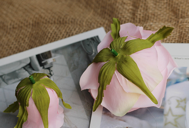 バラの花の頭のアカシアのバラをシミュレーションします。|undefined