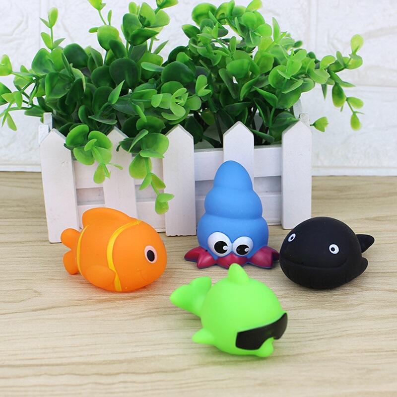 Factory self-produced vinyl toy little yellow duck baby water toy Bath Children animal pinch sound toy