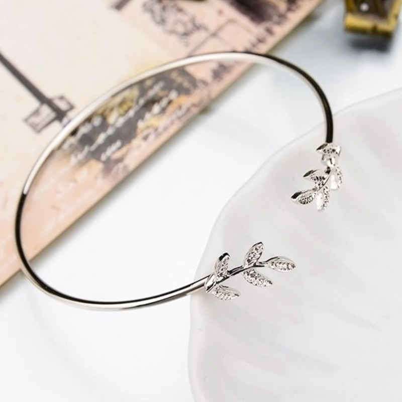 Factory wholesale cross-border hot accessories European and American leaf bracelet bracelet jewelry jewelry small goods