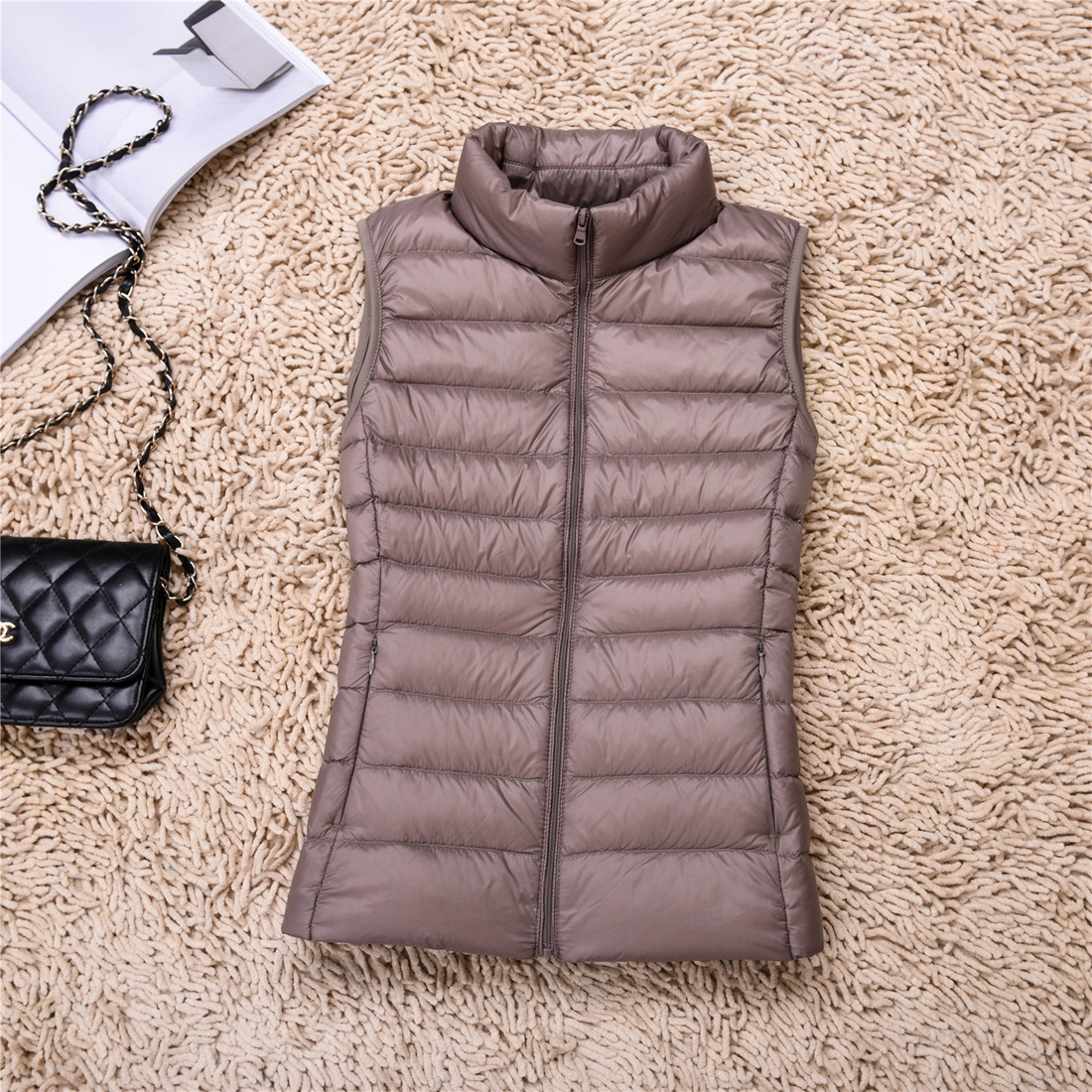2023 new ladies light vest down jacket manufacturers wholesale sleeveless warm autumn and winter short down jacket women