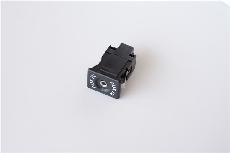 Volkswagen Lavida Bora Magotan Sagitar MK5 Audi armrest AUX interface connector