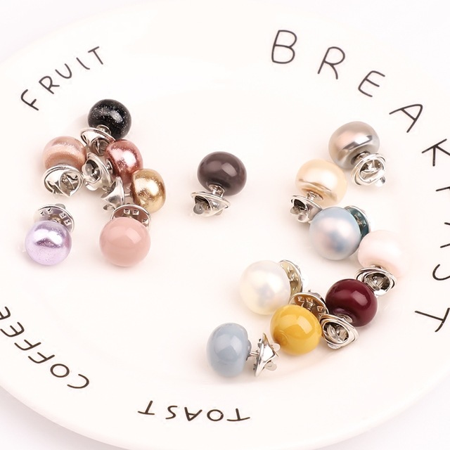2018 New South Korea anti-exposure small brooch corsage open shirt neckline sweater pin buckle clothing accessories for women