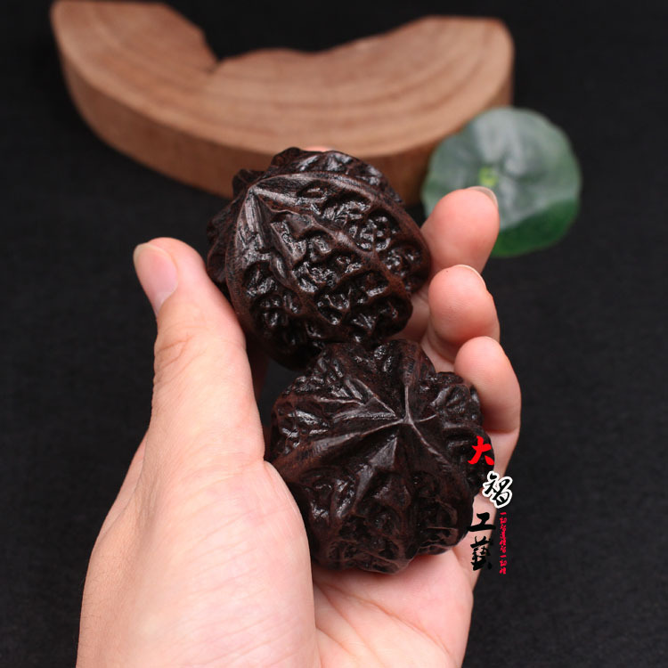Factory wholesale Vietnam agarwood walnut fitness ball hand ball agarwood ornaments crafts handle pieces