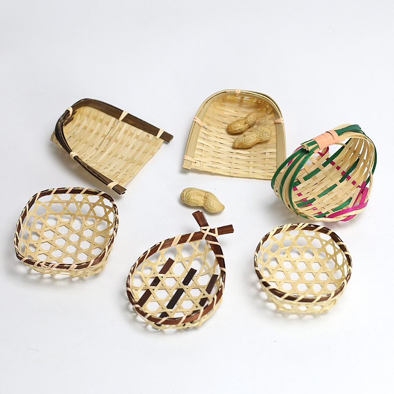 Mini bamboo basket bamboo photo props small fruit basket small dustpan ultra-small bamboo basket features small basket fish-shaped decoration