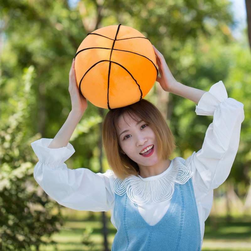 新しい子供の日リアルなサッカーバスケットボールぬいぐるみワールドカップサッカー人形枕カスタマイズ可能なロゴ|undefined