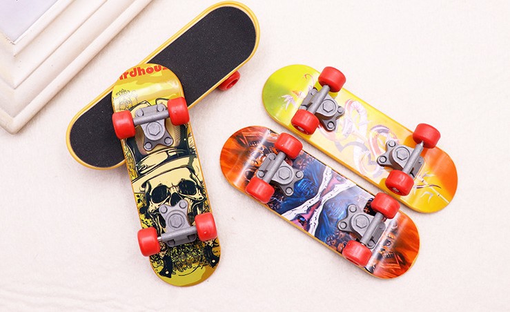 14cm large thickened fingertip skateboard toys kindergarten children's gift creative novelty toys export foreign trade