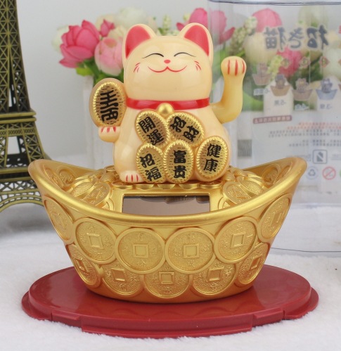 Solar ingot lucky cat automatic hand-shaking creative decoration company front desk cashier decoration small decoration wholesale