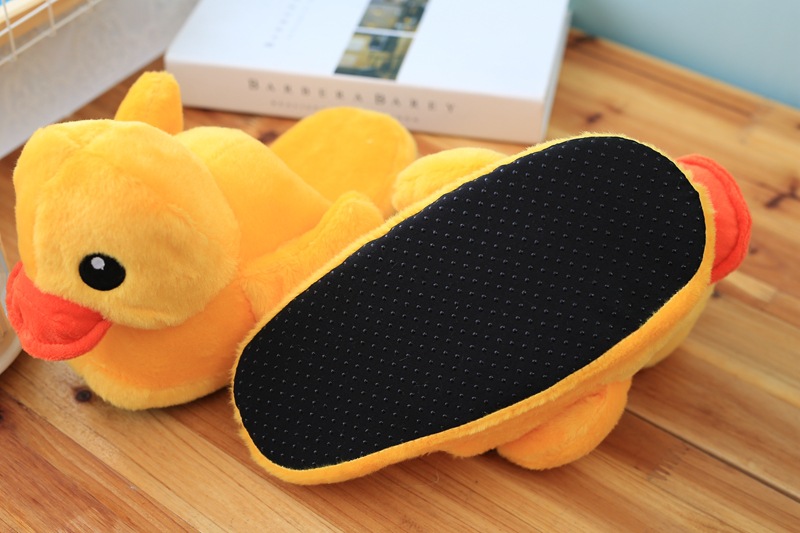 Autunno e inverno Hong Kong coppia grandi pantofole gialle anatra carina peluche piccola bambola gialla anatra borsa per la casa con scarpe di cotone all'ingrosso generazione_voghion.com