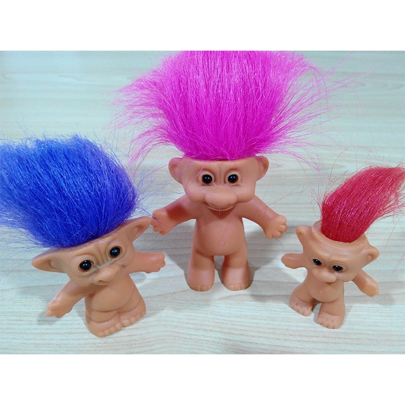 長髪の醜い子供の経典の人形は懐かしいゴムの子供のおもちゃを収集します。|undefined