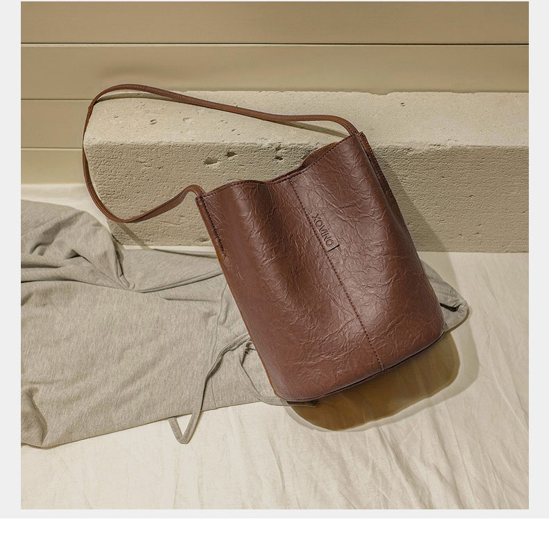 2023 New Vintage Bucket Veet Oil Leather Handbag Crossbody Women's Large Capacity Shopping Bag_voghion.com