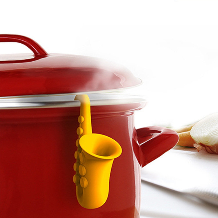 Creative kitchen utensils horn saxophone shape silicone pot cover to raise the anti-overflow device spot factory direct sales