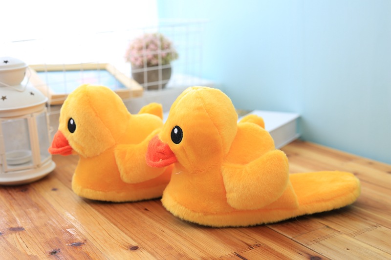Autunno e inverno Hong Kong coppia grandi pantofole gialle anatra carina peluche piccola bambola gialla anatra borsa per la casa con scarpe di cotone all'ingrosso generazione_voghion.com