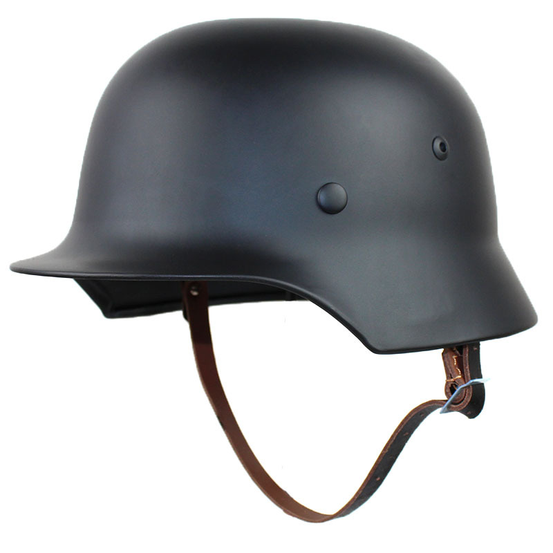 Eight hundred World War II classic German M35 steel helmet film props helmet all steel to create optional metal badge